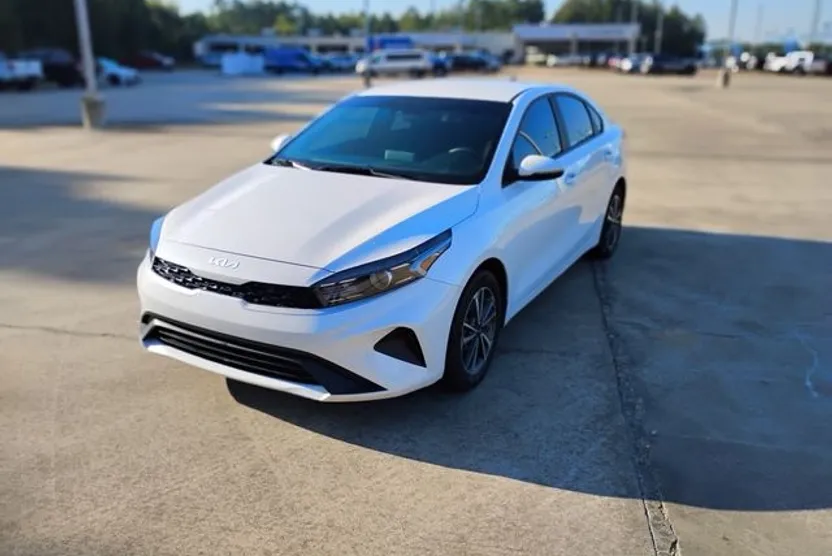 2024 Kia Forte LXS photo 1