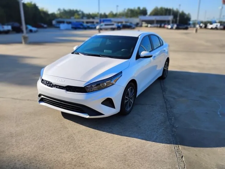 2024 Kia Forte LXS photo 1