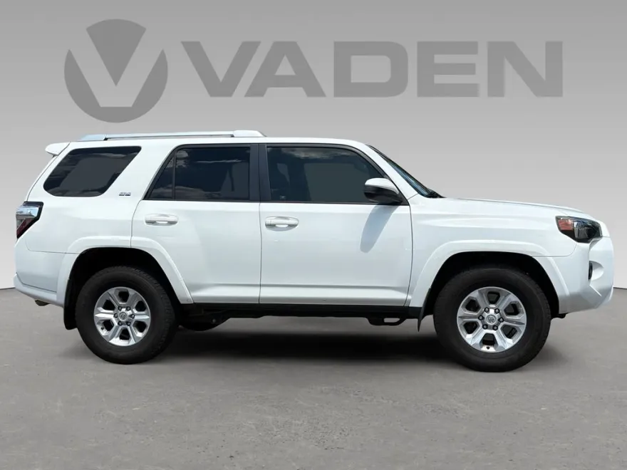 2017 Toyota 4Runner SR5 photo 1
