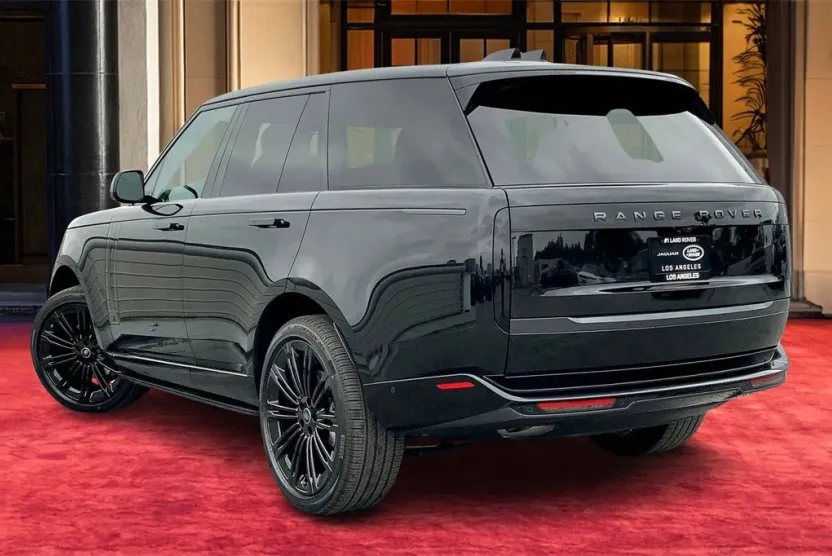 2025 Land Rover Range Rover SE photo 1