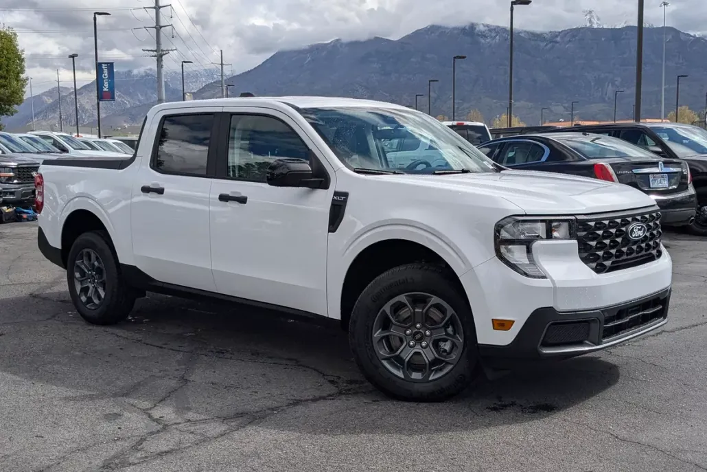 2025 Ford Maverick XLT photo 1