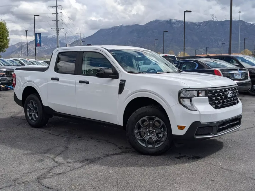 2025 Ford Maverick XLT photo 1