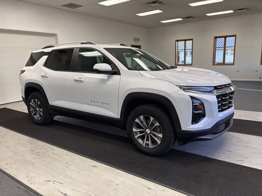 2025 Chevrolet Equinox LT photo 1
