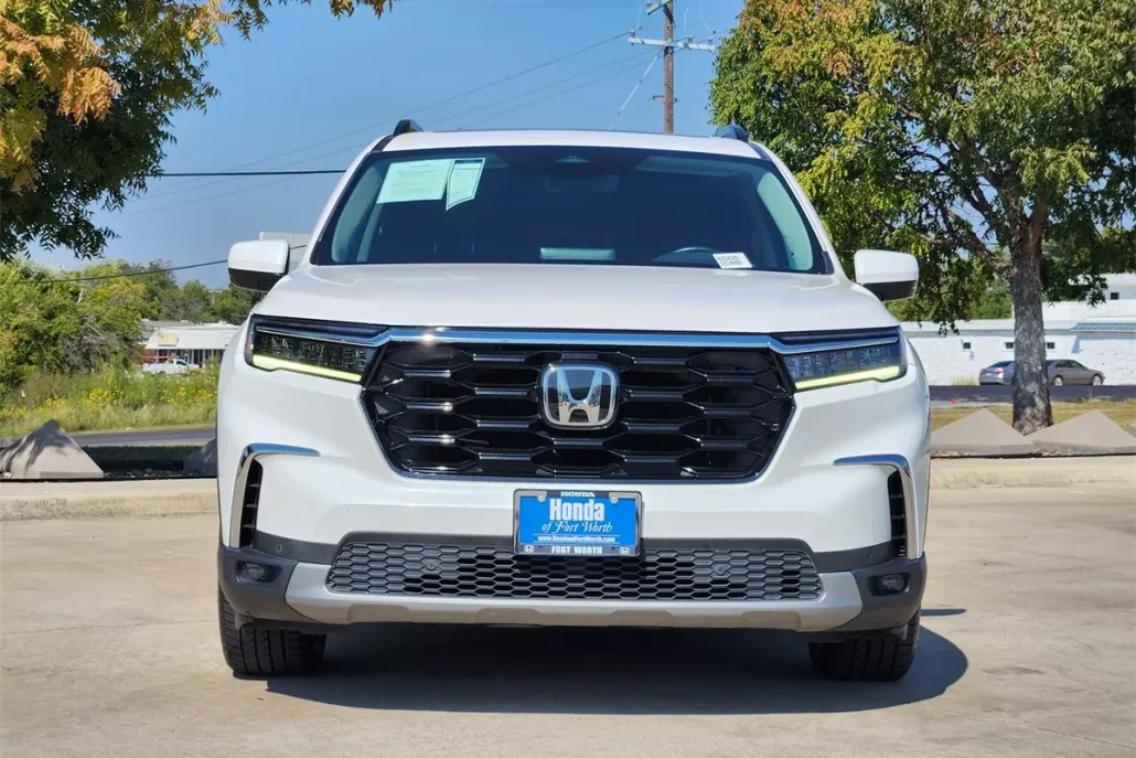 2023 Honda Pilot Touring photo 1