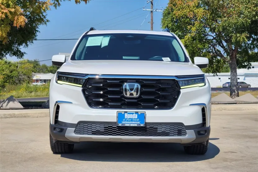 2023 Honda Pilot Touring photo 1