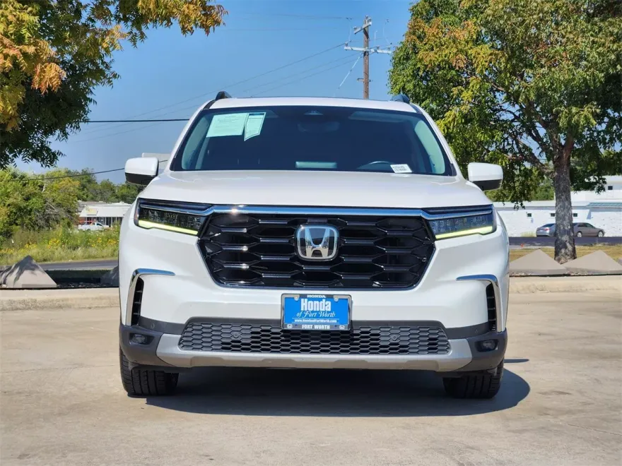 2023 Honda Pilot Touring photo 1