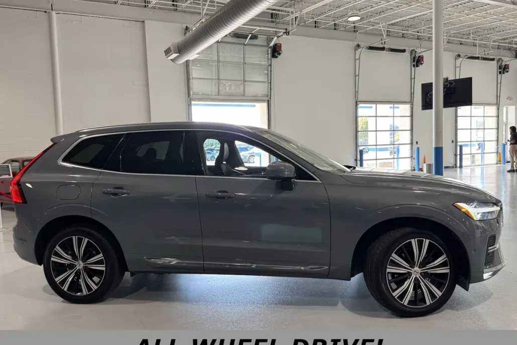 2023 Volvo XC60 B5 Plus photo 1