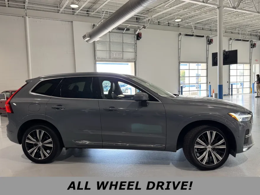 2023 Volvo XC60 B5 Plus photo 1