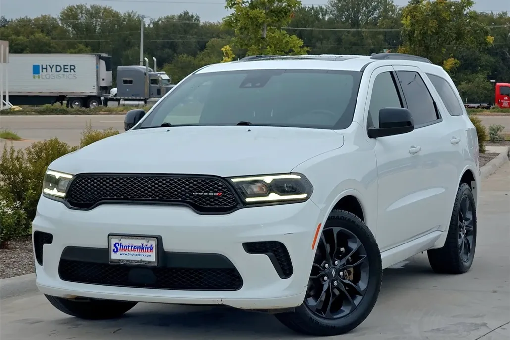 2023 Dodge Durango SXT Plus photo 1