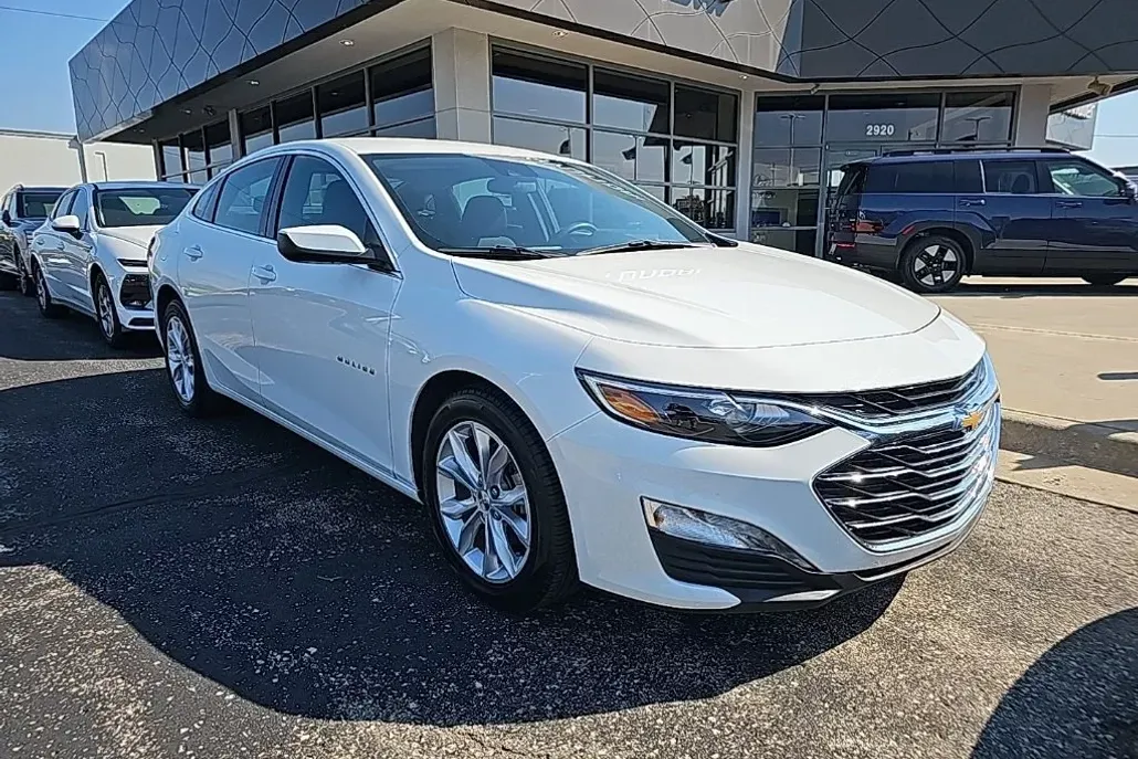 2023 Chevrolet Malibu 1LT photo 1