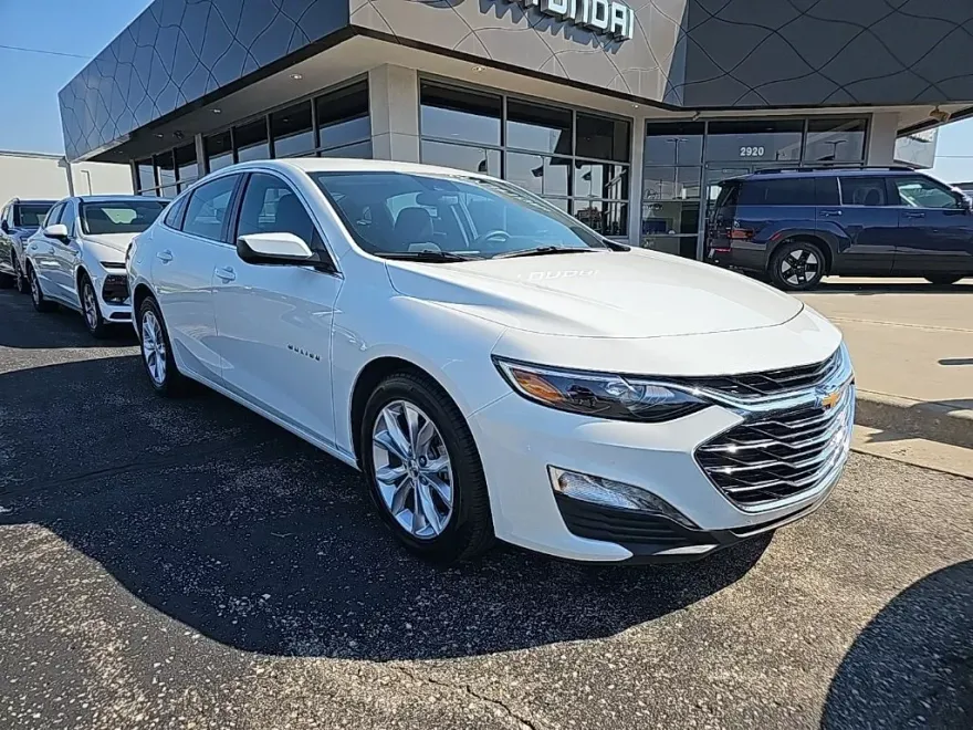 2023 Chevrolet Malibu 1LT photo 1