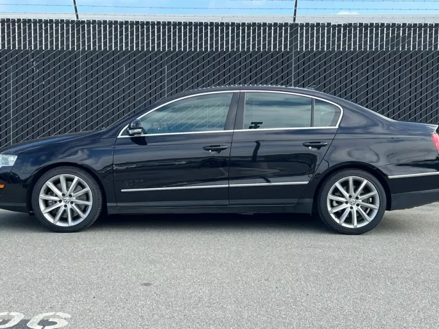 2008 Volkswagen Passat VR6 photo 1