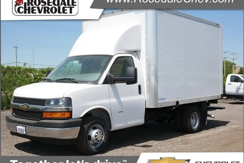 2024 Chevrolet Express Cutaway 3500 photo 1