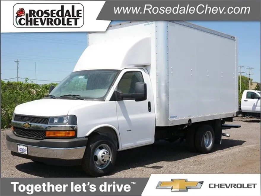 2024 Chevrolet Express Cutaway 3500 photo 1