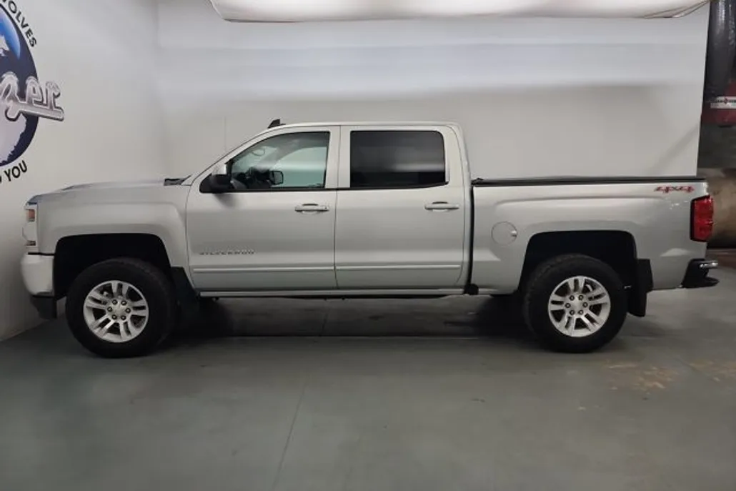 2017 Chevrolet Silverado 1500 LT photo 1