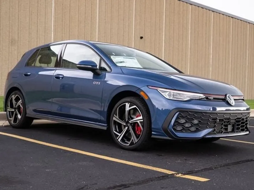 2025 Volkswagen Golf GTI SE photo 1