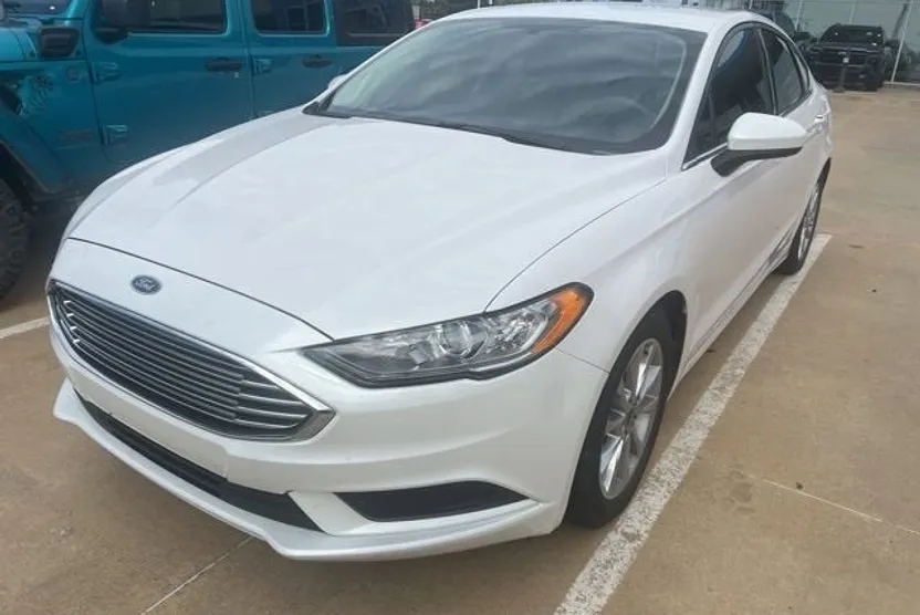 2017 Ford Fusion SE photo 1