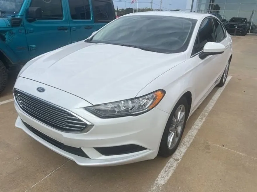 2017 Ford Fusion SE photo 1
