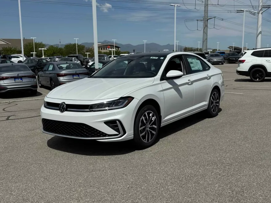 2025 Volkswagen Jetta SE photo 1