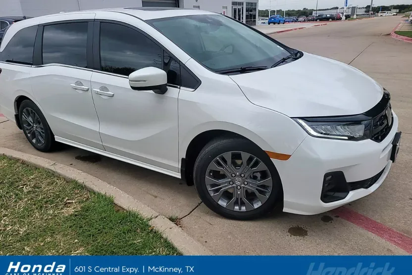 2026 Honda Odyssey Touring photo 1