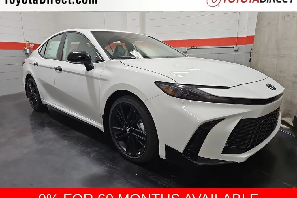 2026 Toyota Camry SE photo 1