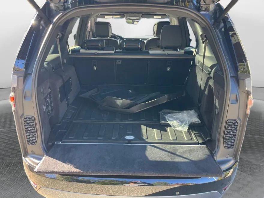 2023 Land Rover Discovery S R-Dynamic photo 1