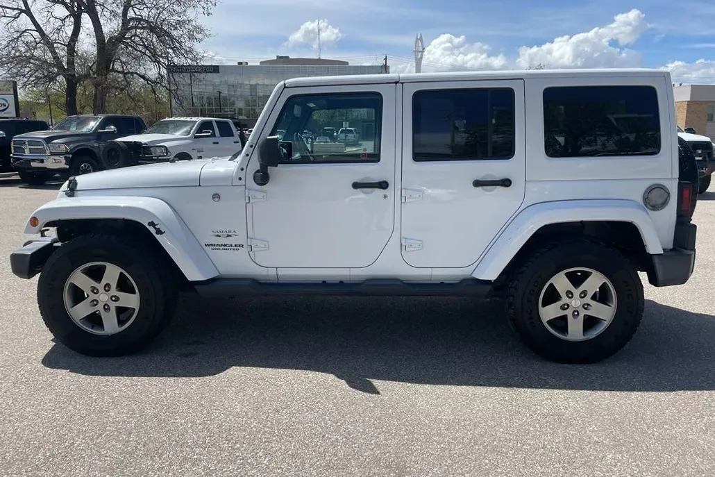 2017 Jeep Wrangler Unlimited Sahara photo 1
