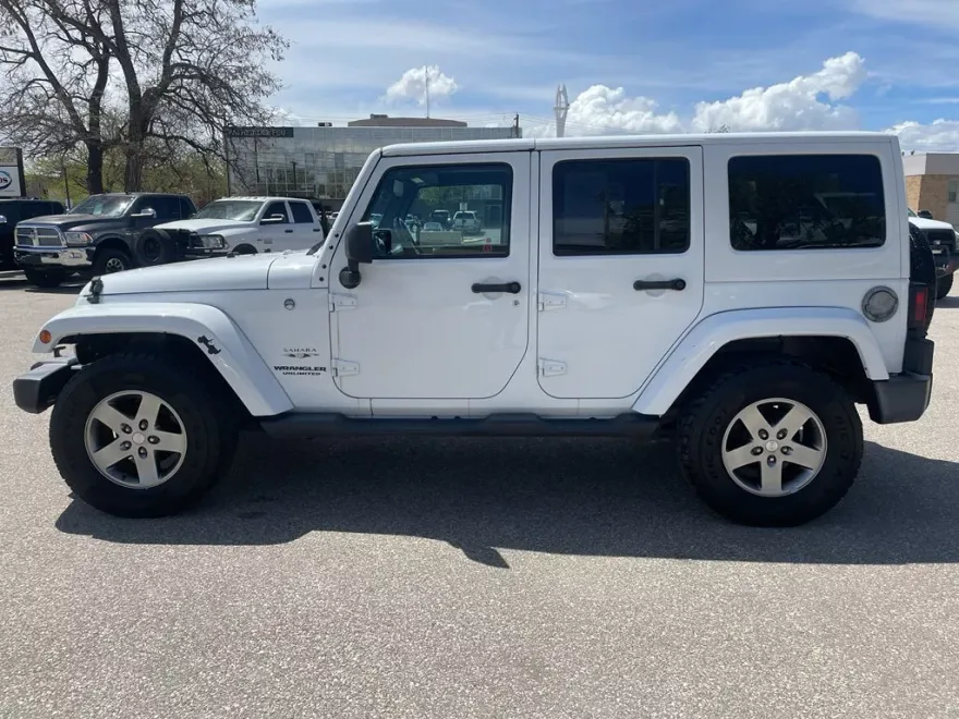 2017 Jeep Wrangler Unlimited Sahara photo 1
