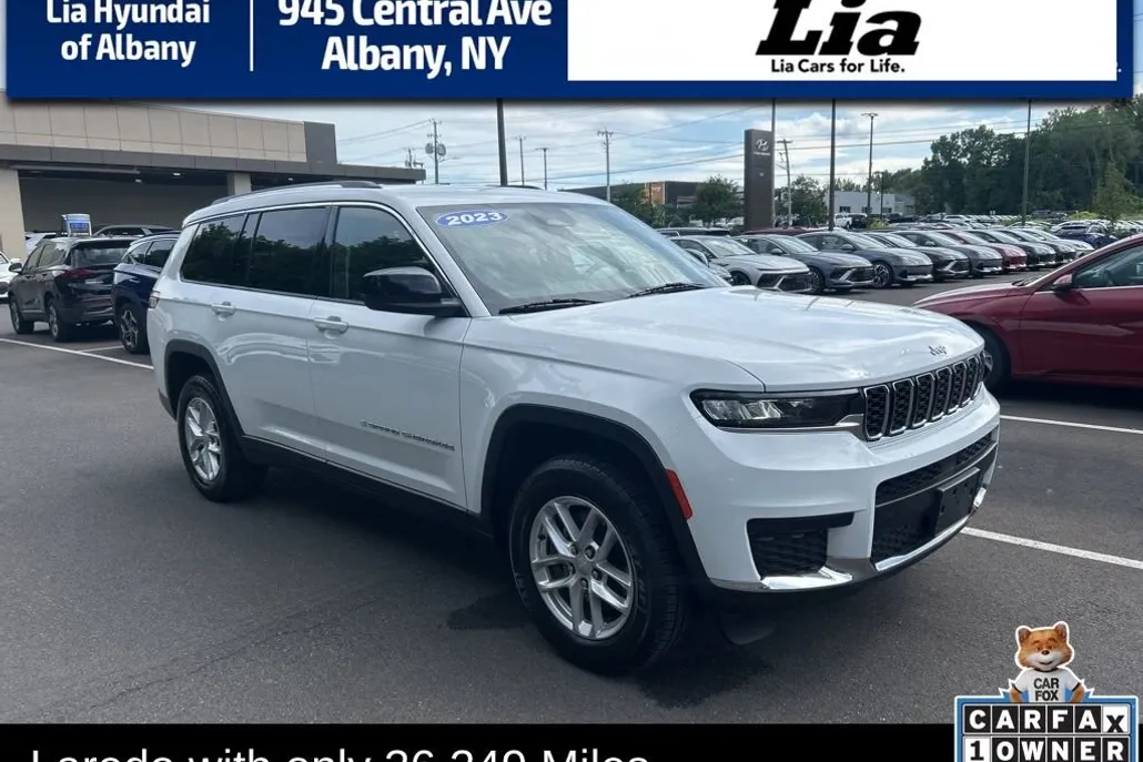 2023 Jeep Grand Cherokee Laredo photo 1