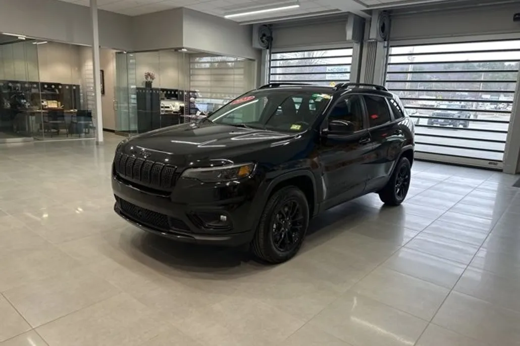 2023 Jeep Cherokee Altitude Lux photo 1
