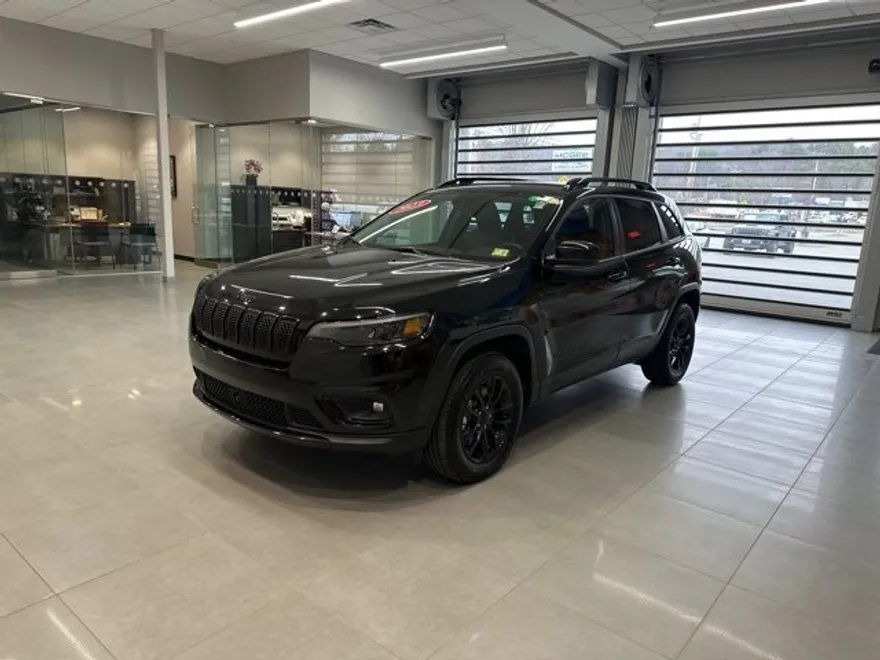 2023 Jeep Cherokee Altitude Lux photo 1
