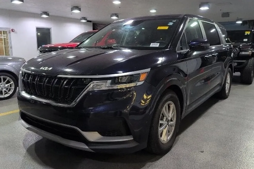 2022 Kia Carnival LXS photo 1
