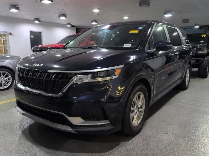 2022 Kia Carnival LXS photo 1