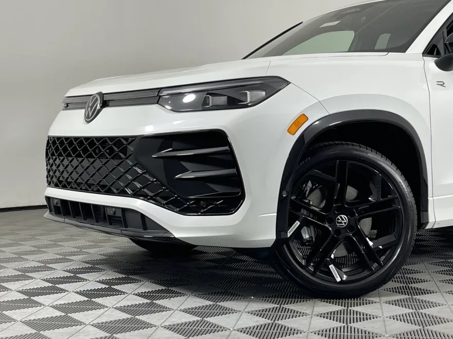 2025 Volkswagen Tiguan SE R-Line Black photo 1