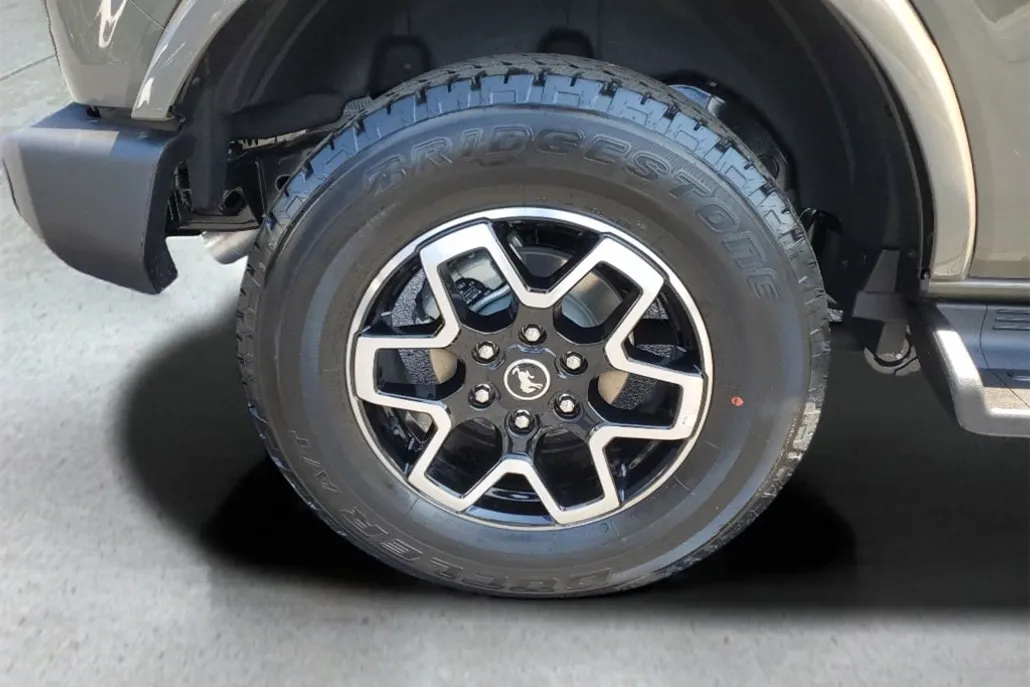 2025 Ford Bronco Outer Banks photo 1