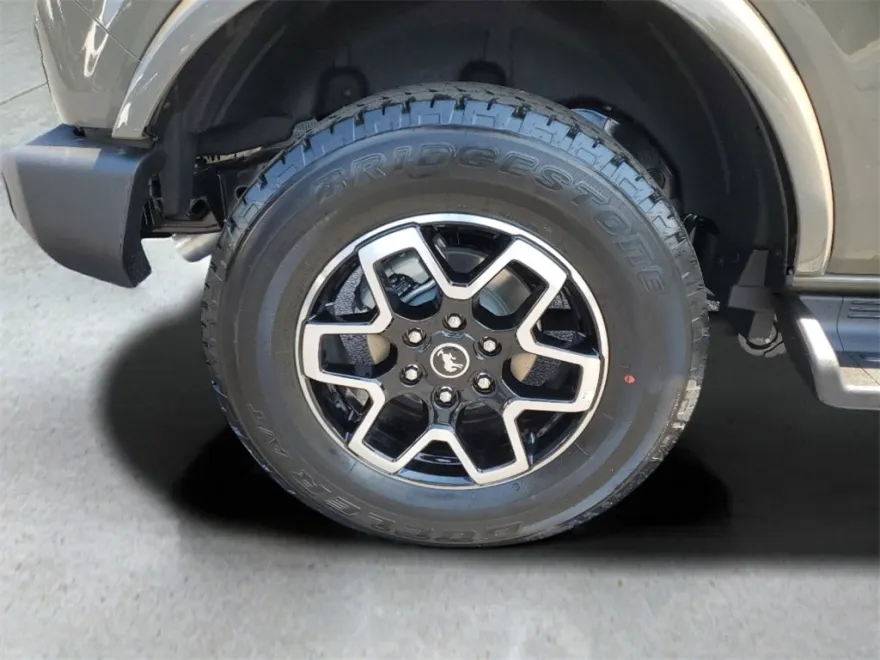 2025 Ford Bronco Outer Banks photo 1