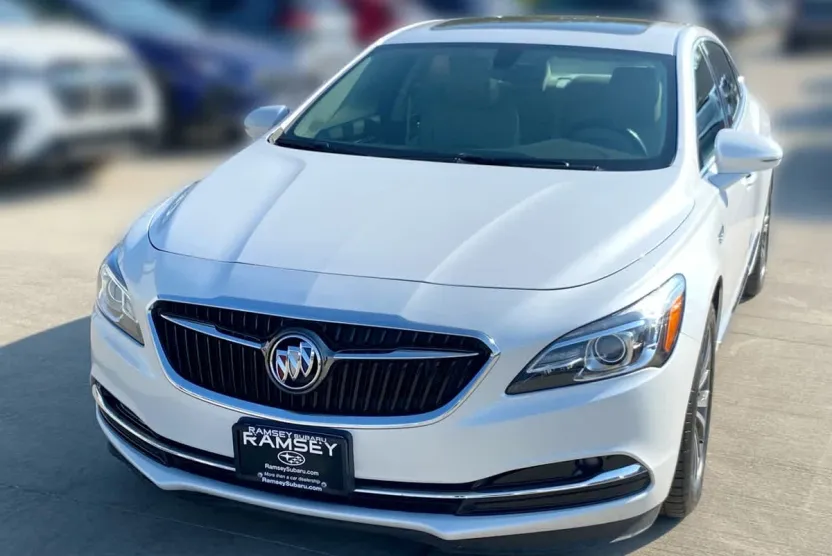 2017 Buick LaCrosse Essence photo 1