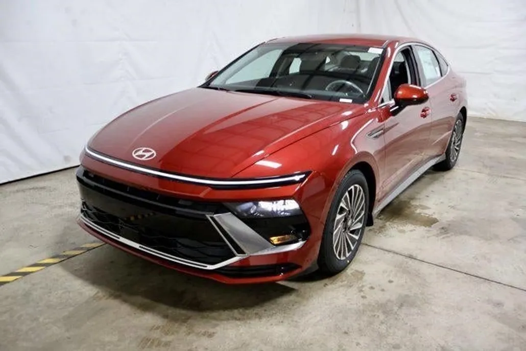 2025 Hyundai Sonata Hybrid SEL photo 1