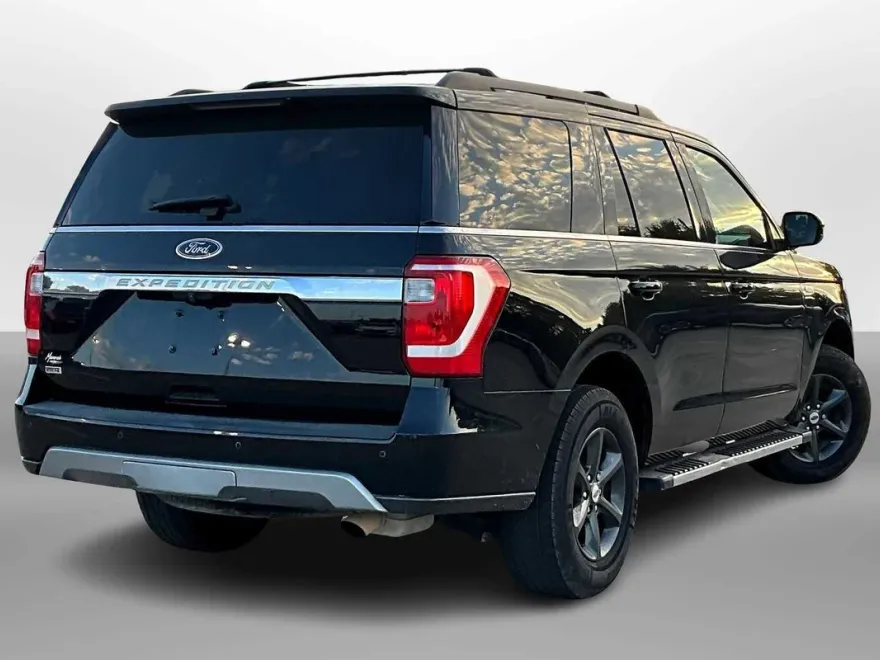 2021 Ford Expedition XLT photo 1