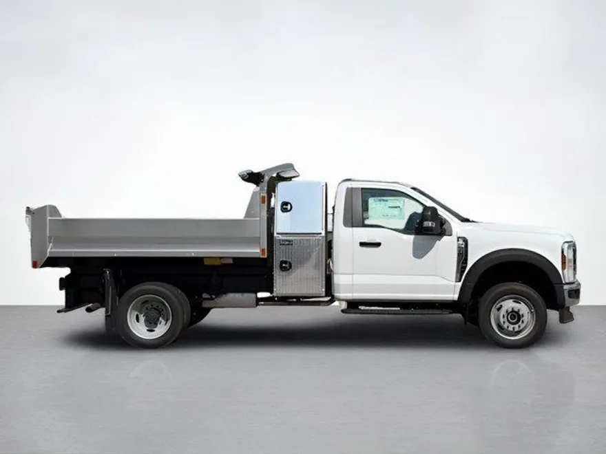 2025 Ford F-550 photo 1