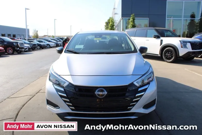 2025 Nissan Versa 1.6 S photo 1