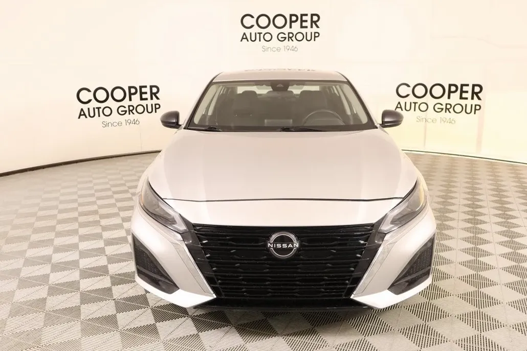 2024 Nissan Altima 2.5 SV photo 1