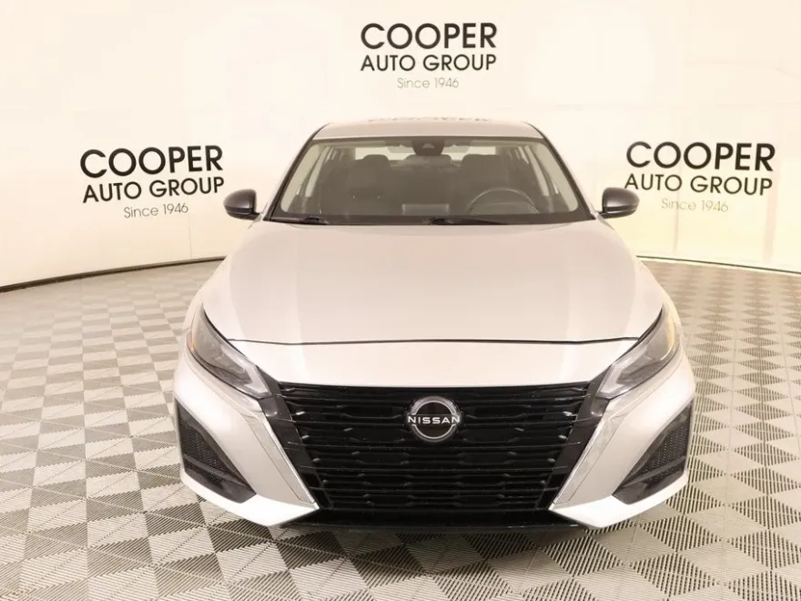 2024 Nissan Altima 2.5 SV photo 1