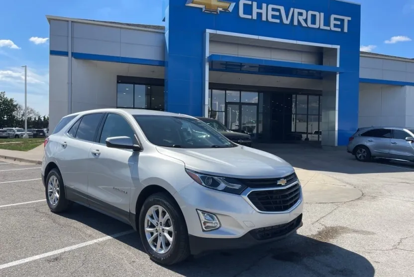 2020 Chevrolet Equinox LT photo 1