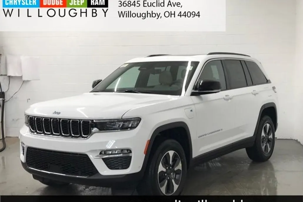 2025 Jeep Cherokee 4xe Base photo 1