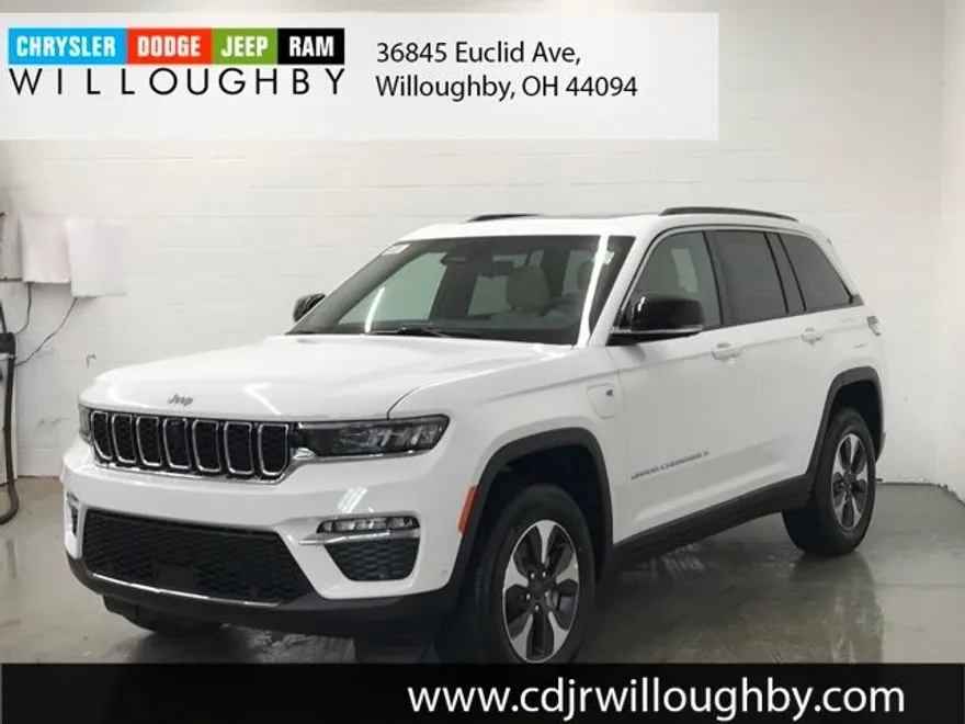 2025 Jeep Cherokee 4xe Base photo 1