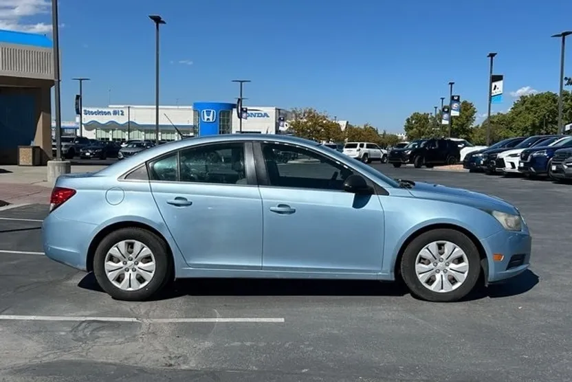 2012 Chevrolet Cruze LS photo 1
