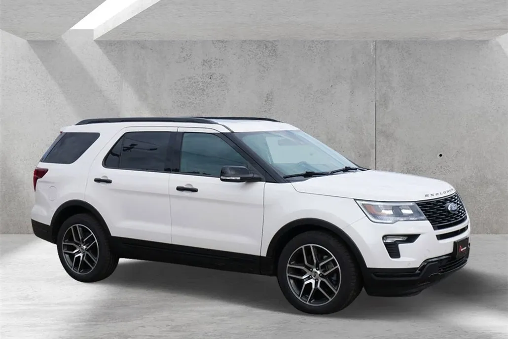 2018 Ford Explorer Sport photo 1