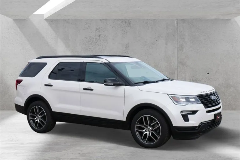 2018 Ford Explorer Sport photo 1