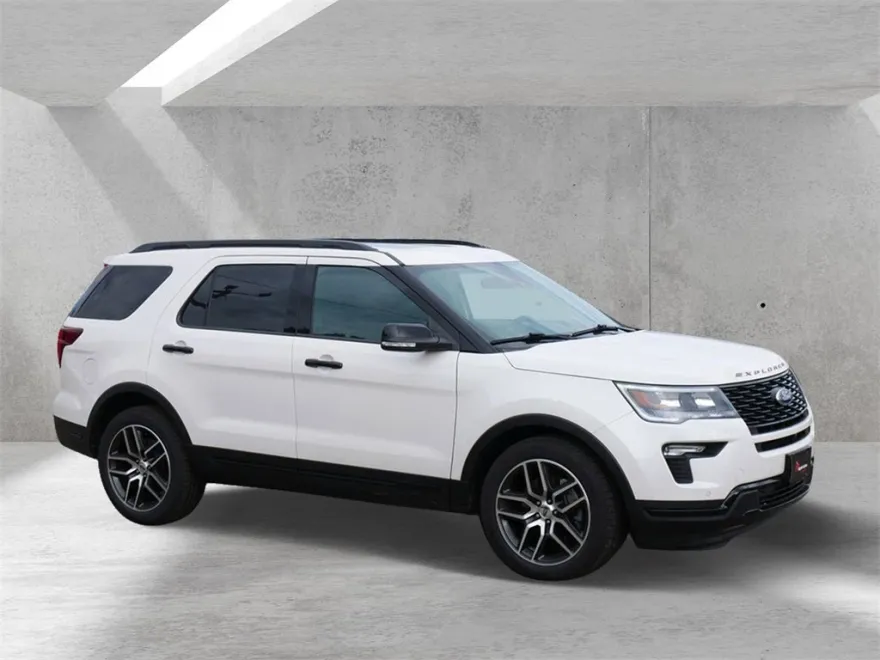 2018 Ford Explorer Sport photo 1